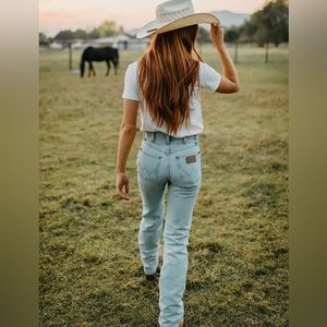WRANGLER LADIES COWBOY CUT NATURAL RISE SLIM FIT TAPERED LEG JEAN SZ 11X30 NWT